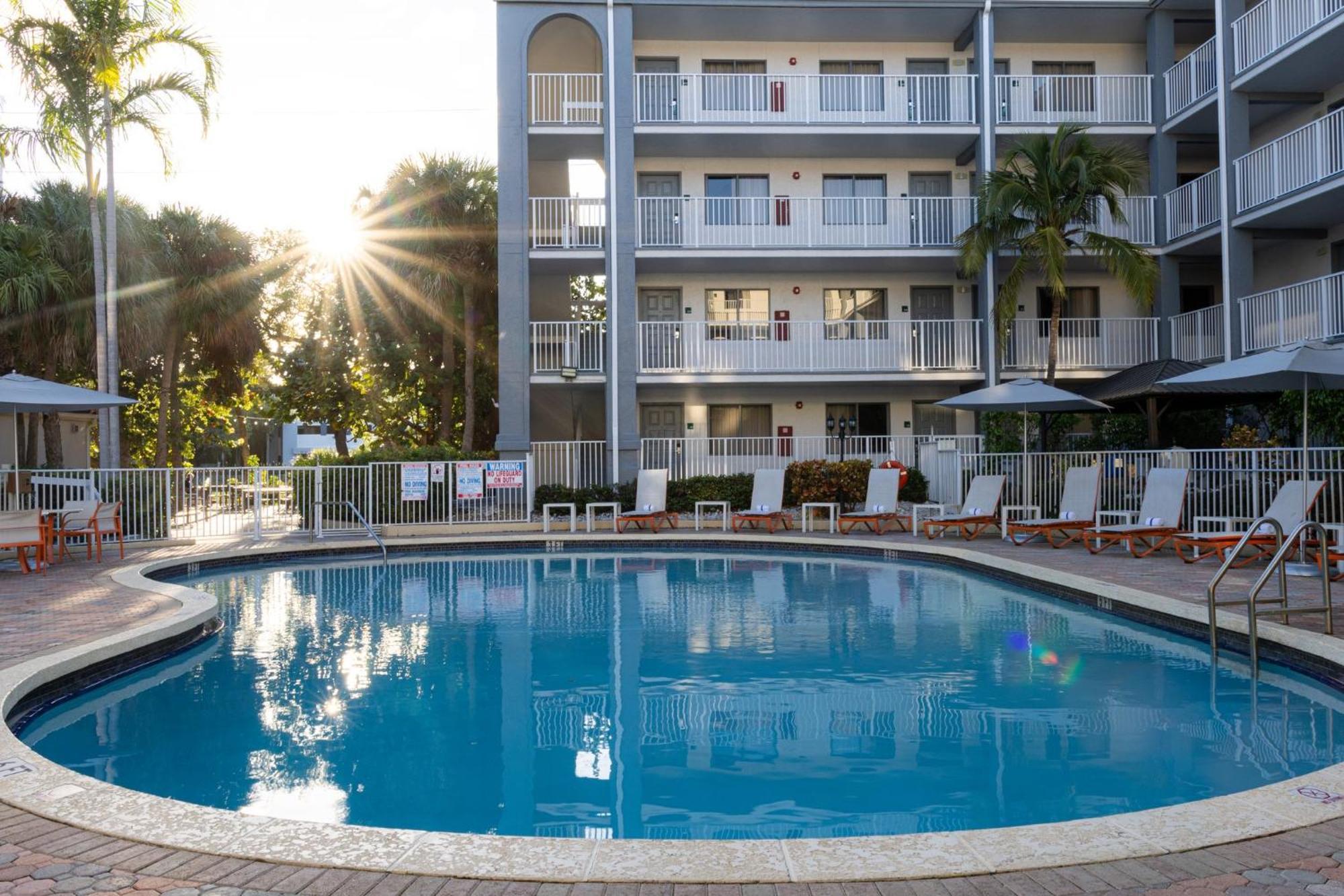 Holiday Inn & Suites Boca Raton - North Exterior foto